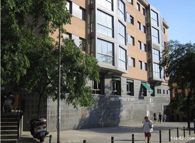 S女士成功购得西班牙巴塞罗那圣茨公寓101㎡