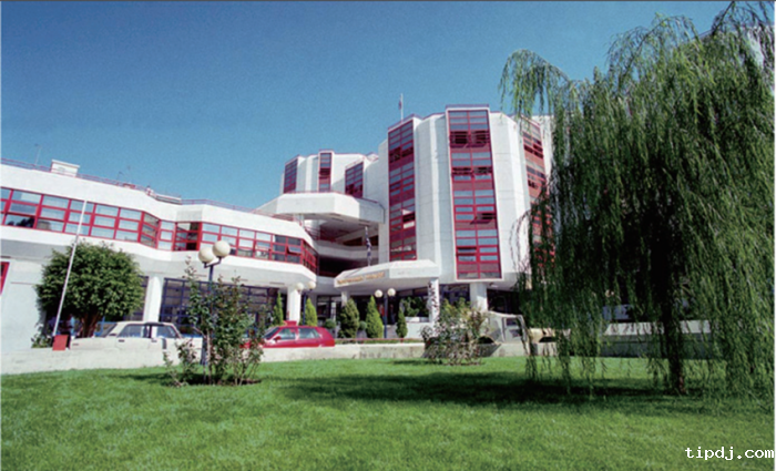 比雷埃夫斯教育