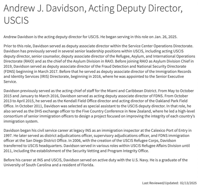 Davidson在移民局的简历