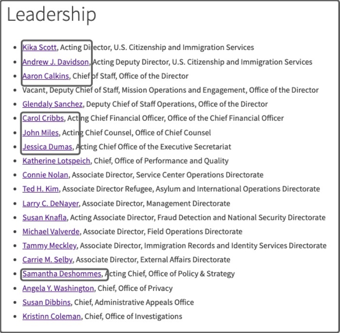 办公室副主任Aaron Calkins