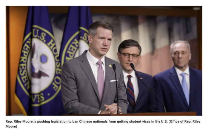 共和党议员莱利·穆尔