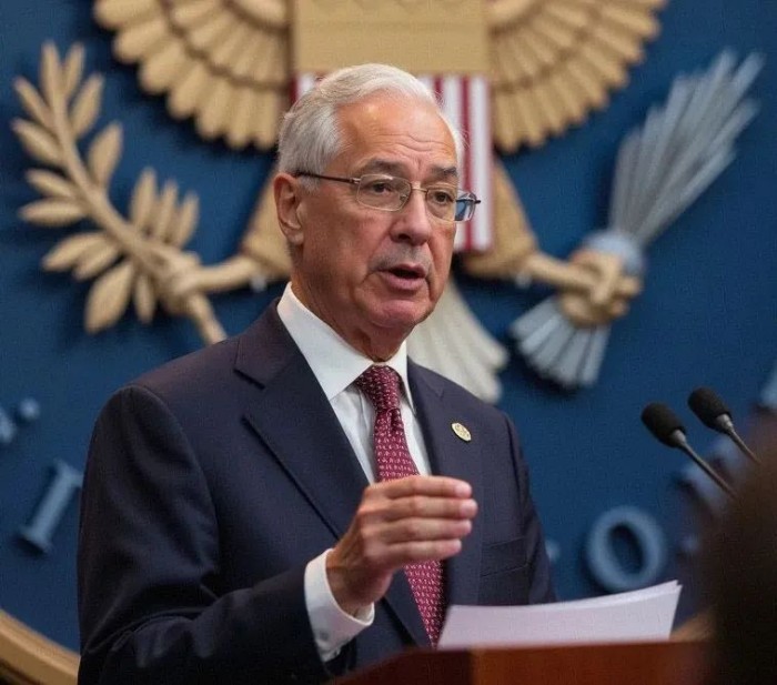 美国新任移民局局长